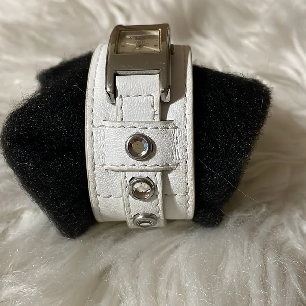 Guess Watch White Leather Watch Genuine Guess Watch Hard to Find⌚️🔻NEW BATTERY